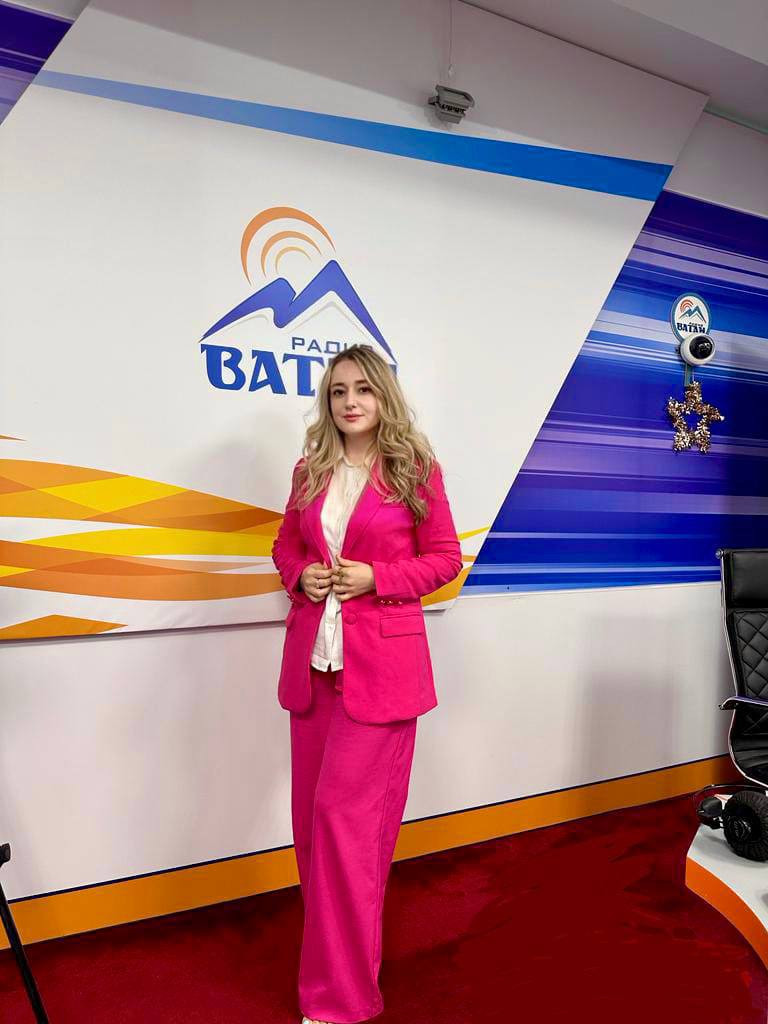 7 июня 2023 года Динара Эмиркулиева начальник отдела  развития кадрового потенциала и взаимодействия с работодателями Центра занятости города Махачкала приняла участие в эфире радиостанции «Ватан».