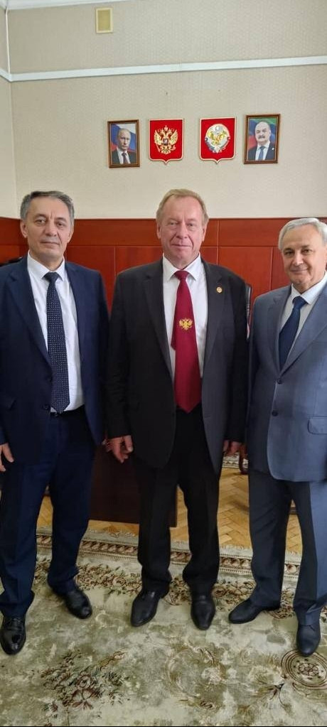 Николай Водянов в ходе встречи с  Абдурахманом Махмудовым затронул вопросы, касающиеся защиты социально-трудовых прав работников