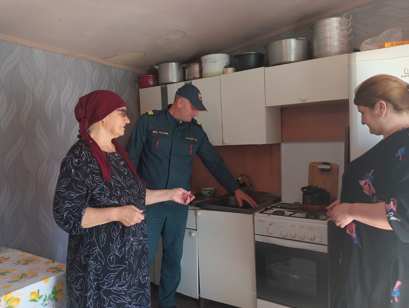 СОЦИАЛЬНЫЕ РАБОТНИКИ ПРОВЕЛИ БЕСЕДУ С ПОДОПЕЧНЫМИ О МЕРАХ БЕЗОПАСНОСТИ В БЫТУ