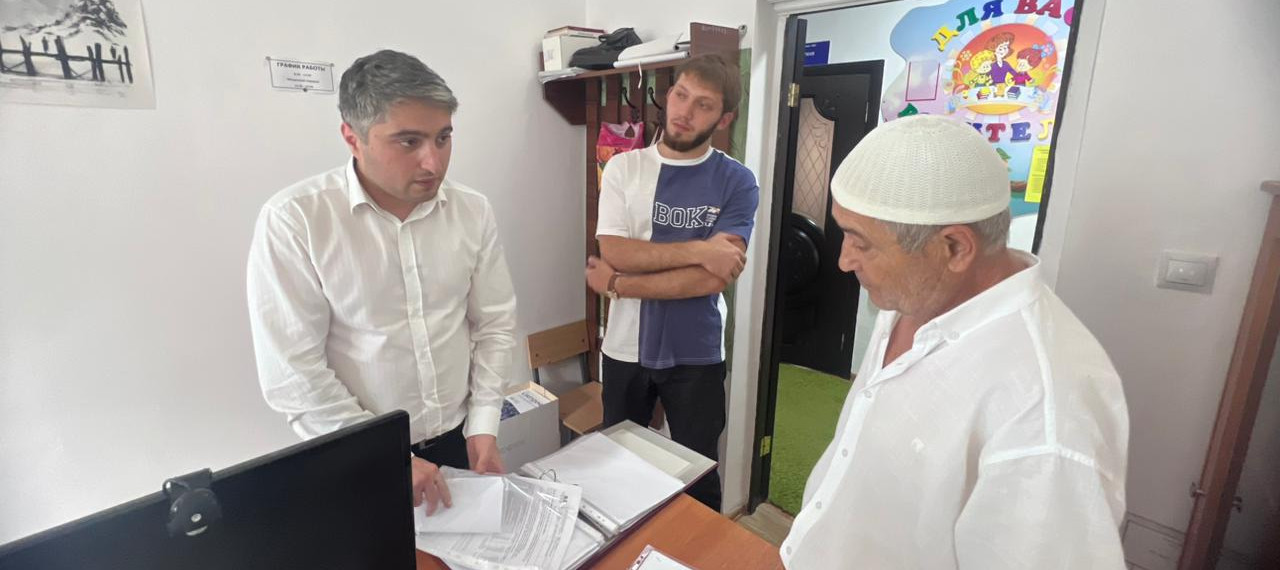 Замминистра труда Абдулкерим Абдуллаев проинспектировал работу Реабилитационного центра для детей и подростков в Ботлихском районе