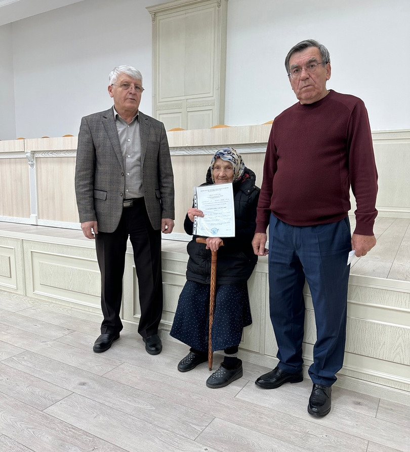 Вручение свидетельство о предоставлении безвозмездной субсидии