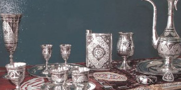 В рамках выставки прикладного искусства, ювелирный мастер Роза Тикаева со своей семьей