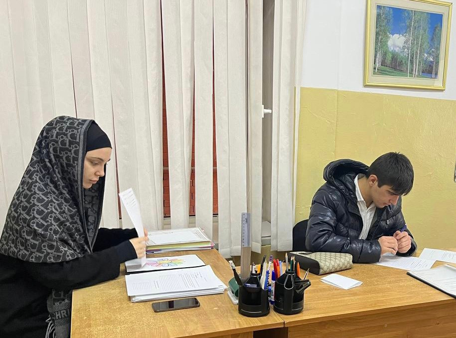 Психолог в социальной сфере Алиева Аминат провела профилактическую работу безнадзорности, беспризорности и правонарушения с несовершеннолетним группы "риска" Магомедовым Магомедрасулом.