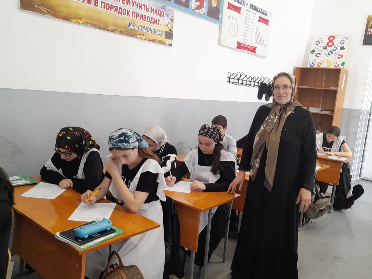 "Профессиональный компас-2024" среди молодежи , в том числе выпускников общеобразовательных организаций.