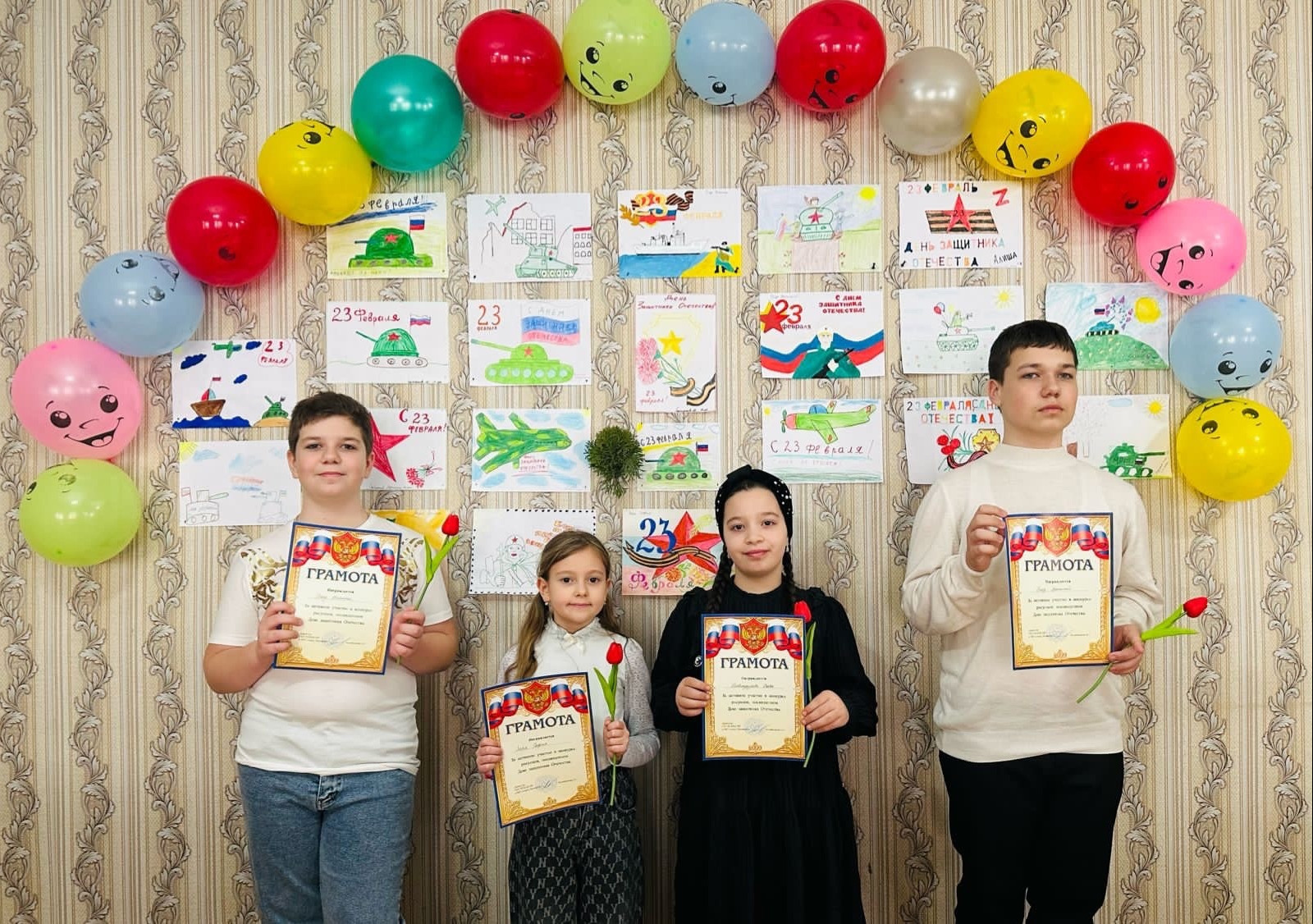 Выставка рисунков к 23 февраля