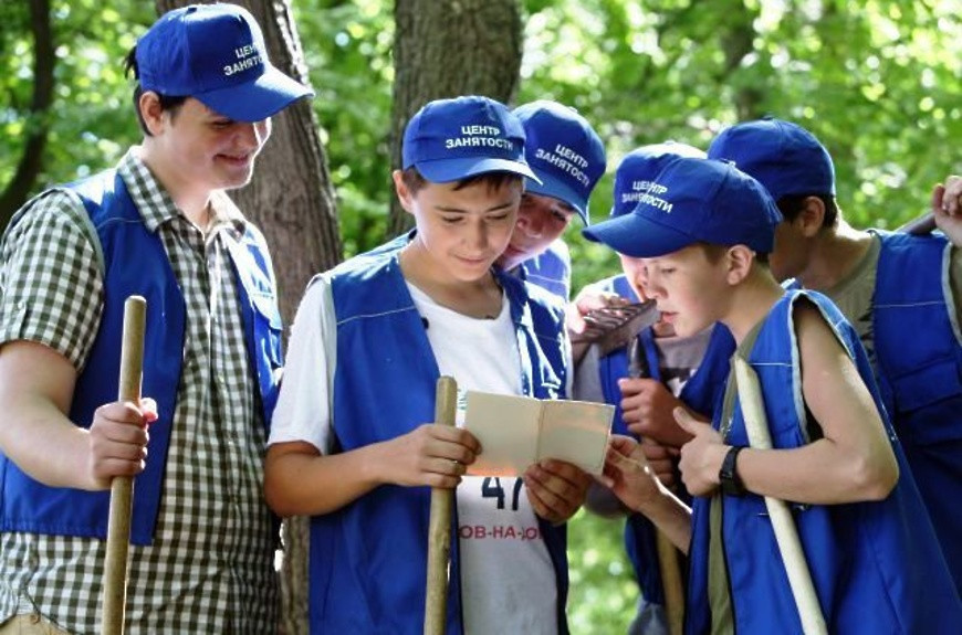 О проведении в 2024 году центром занятости населения в муниципальном образовании «Каякентский район» отбора работодателей для получения субсидии на возмещение части затрат на оплату труда временно трудоустроенных несовершеннолетних граждан.