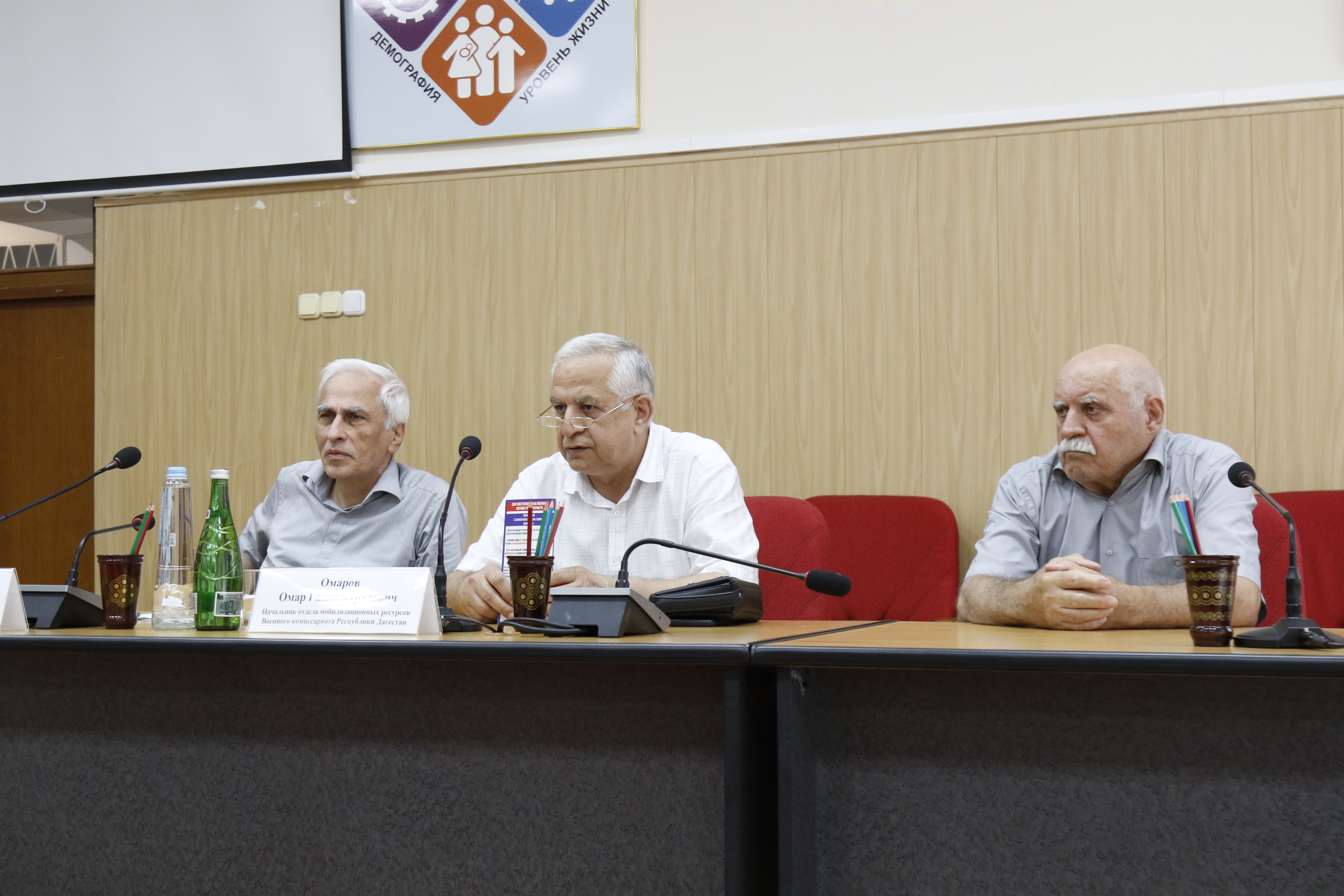 Сотрудникам Минтруда Дагестана рассказали о преимуществах и правилах заключения контракта с Минобороны РФ