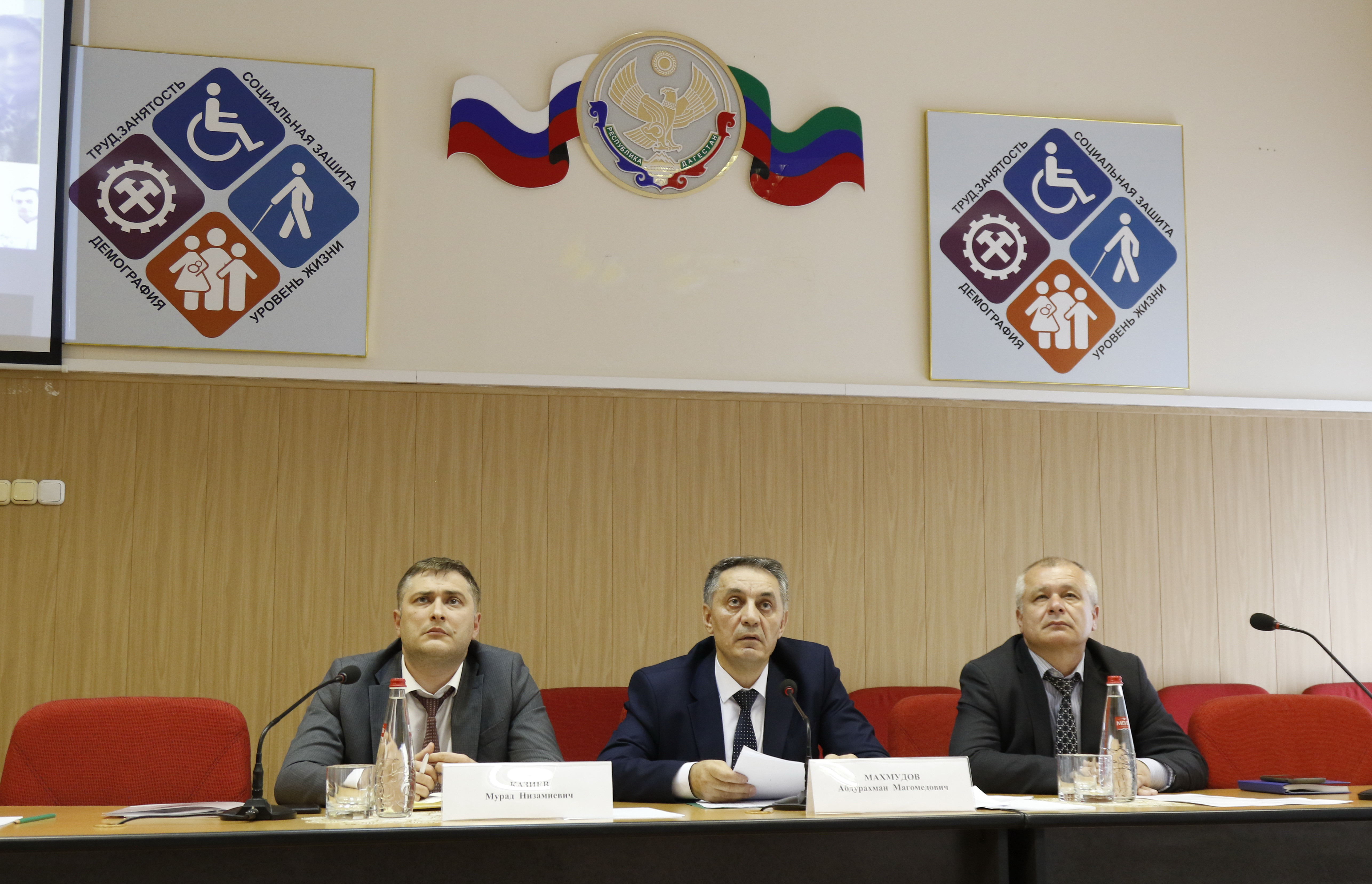 Вице-премьер Дагестана Абдурахман Махмудов провел расширенное совещание по вопросам деятельности Фонда «Защитники отечества»