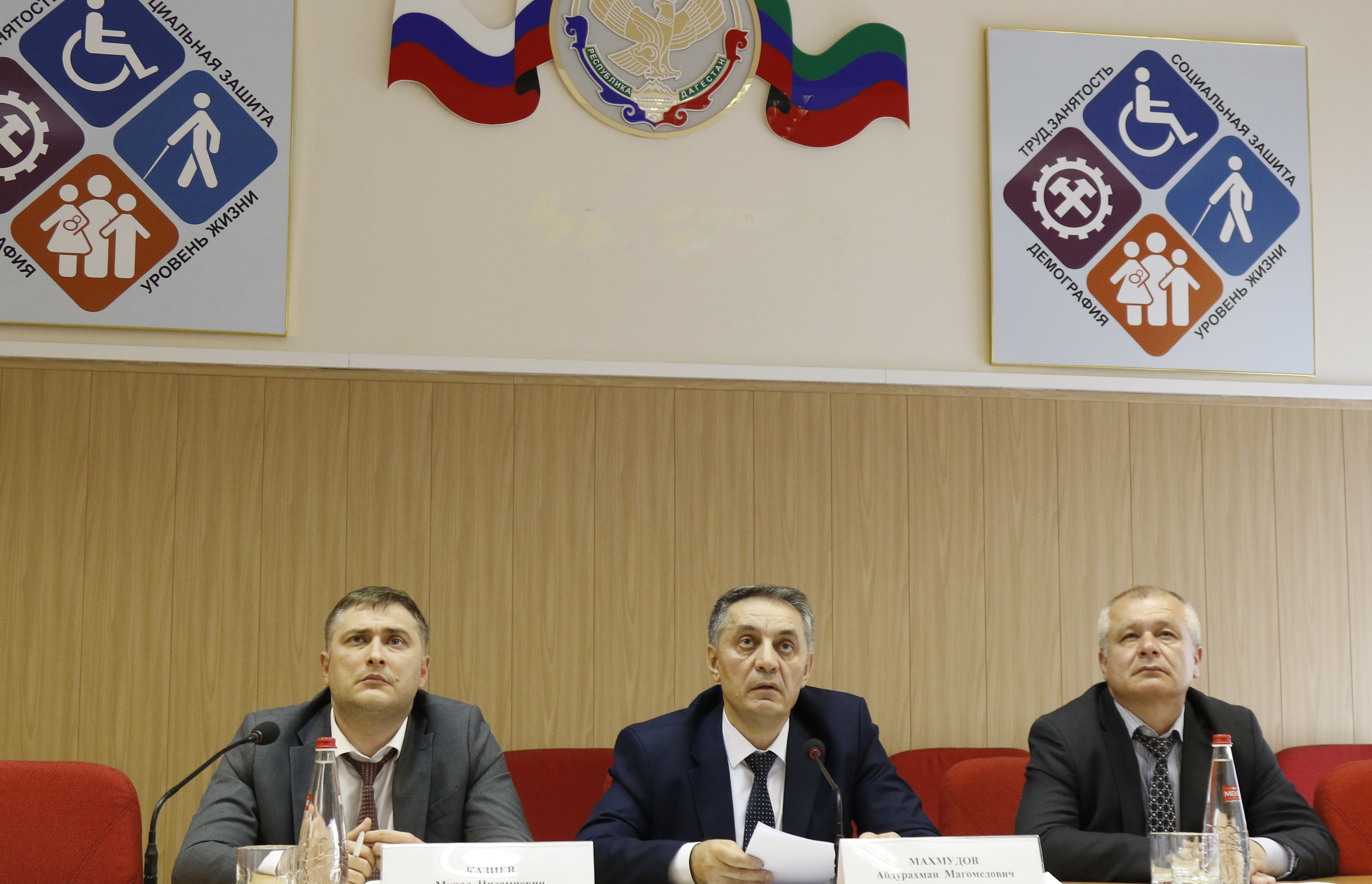 Вице-премьер Дагестана Абдурахман Махмудов провел расширенное совещание по вопросам деятельности Фонда «Защитники отечества»