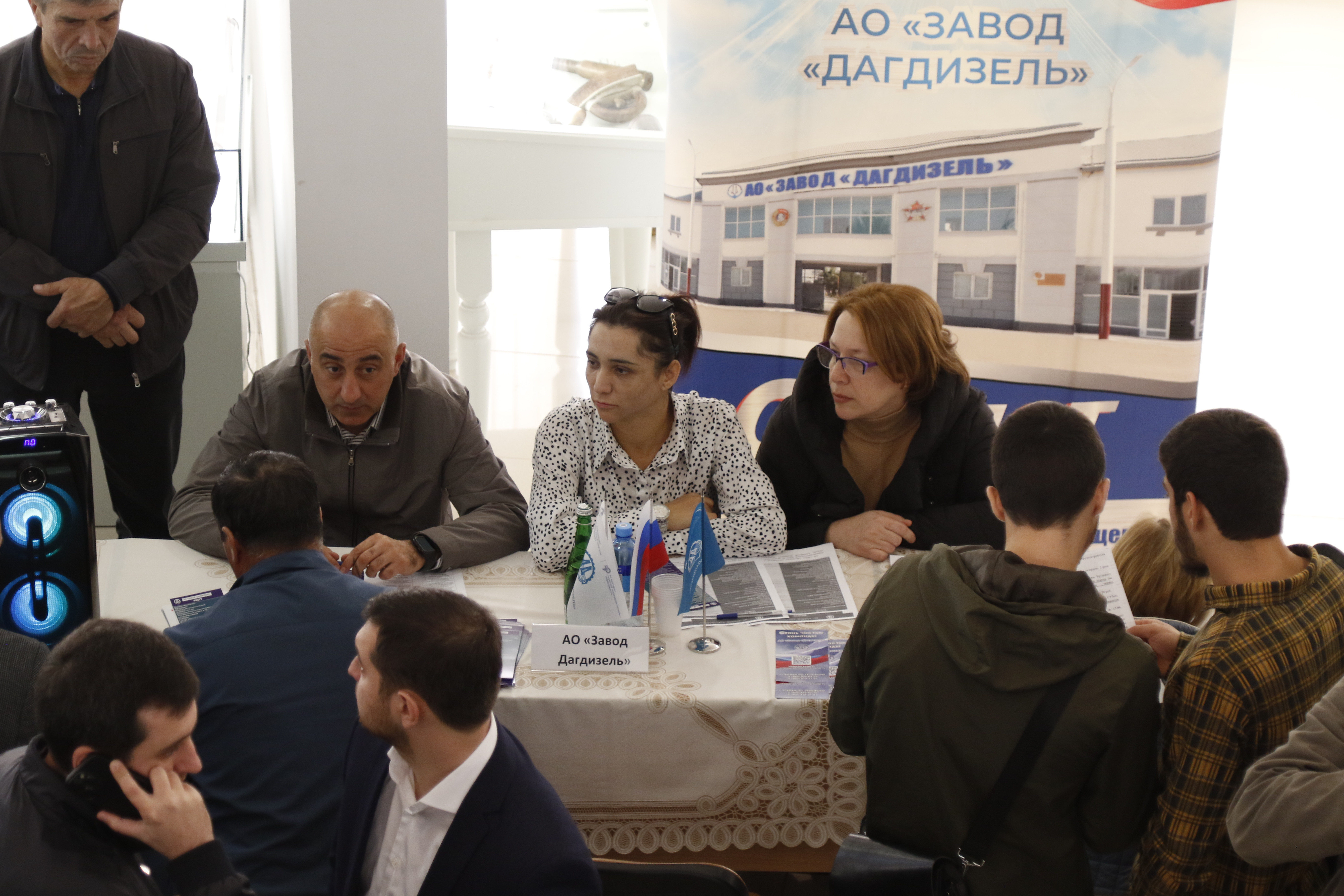 Центр занятости Минтруда Дагестана провел ярмарку вакансий для трудоустройства безработных на завод «Дагдизель»