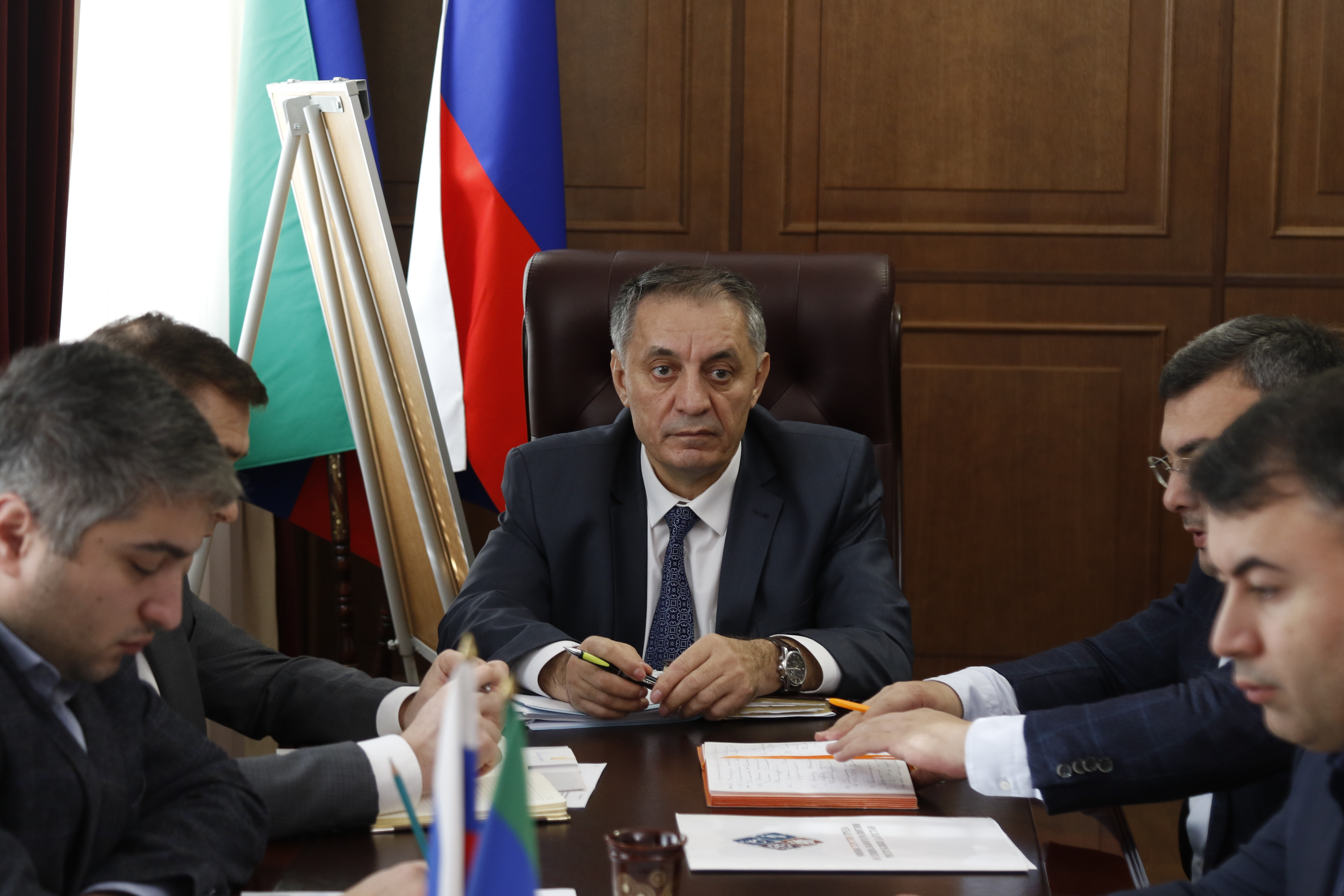 В Минтруда Дагестана прошло совещание под руководством вице-премьера Абдурахмана Махмудова