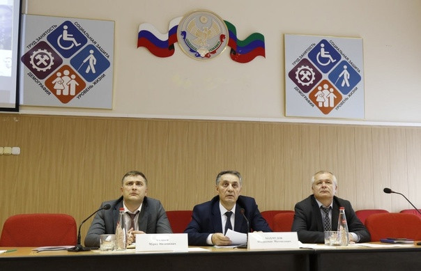 Вице-премьер Дагестана Абдурахман Махмудов провел расширенное совещание по вопросам деятельности Фонда «Защитники отечества»
