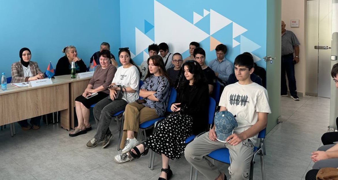 Центр занятости г.Махачкалы провел ярмарку вакансий для несовершеннолетних