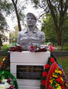 В с.Терекли-Мектеб Ногайского района открыли бюст Герою России Рафику Кадырбулатову