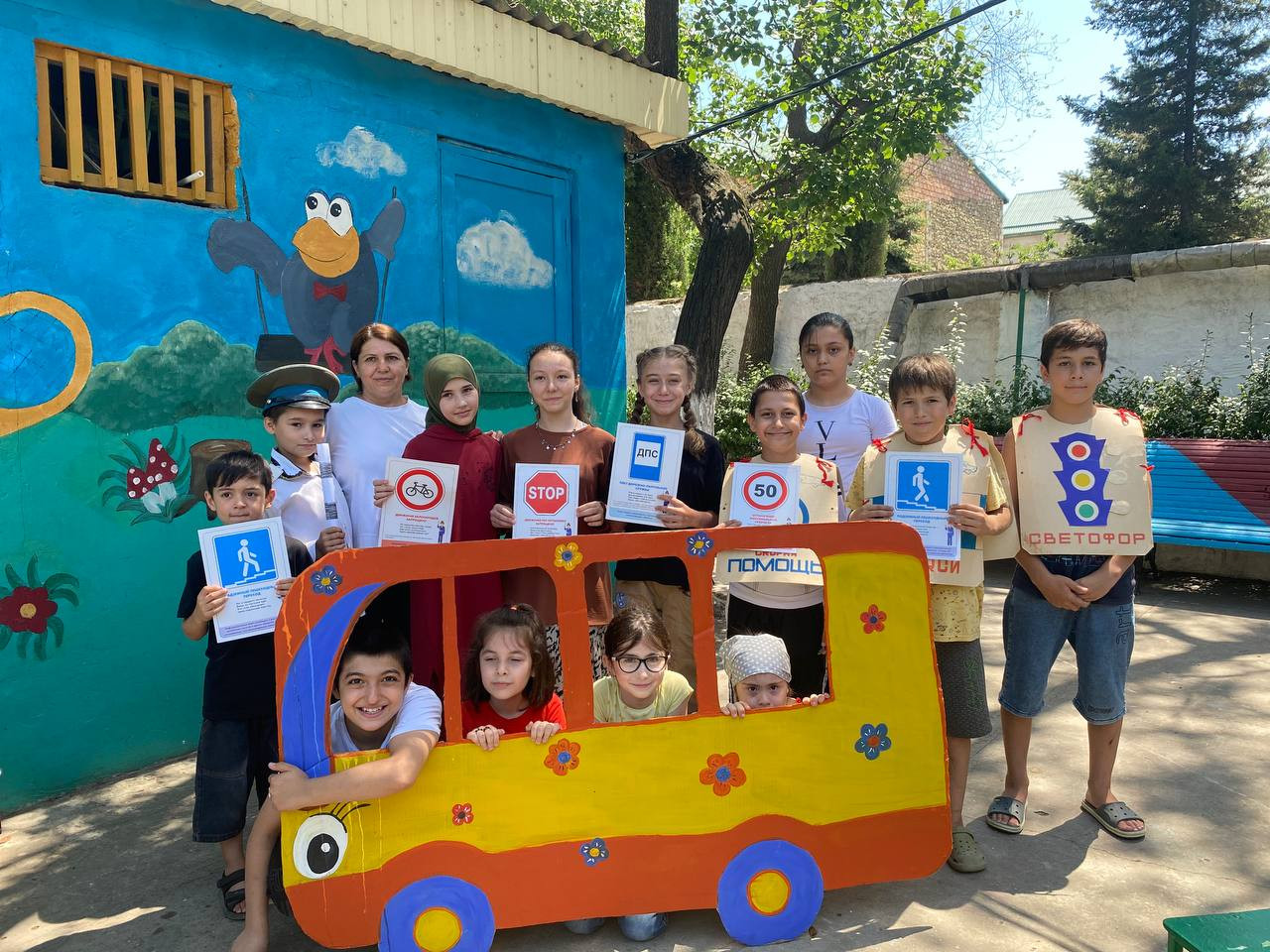 Обучение правилам дорожного движения воспитанников — это важная необходимость, поэтому различные мероприятия по ПДД всегда актуальны в нашем Реабилитационном центре.