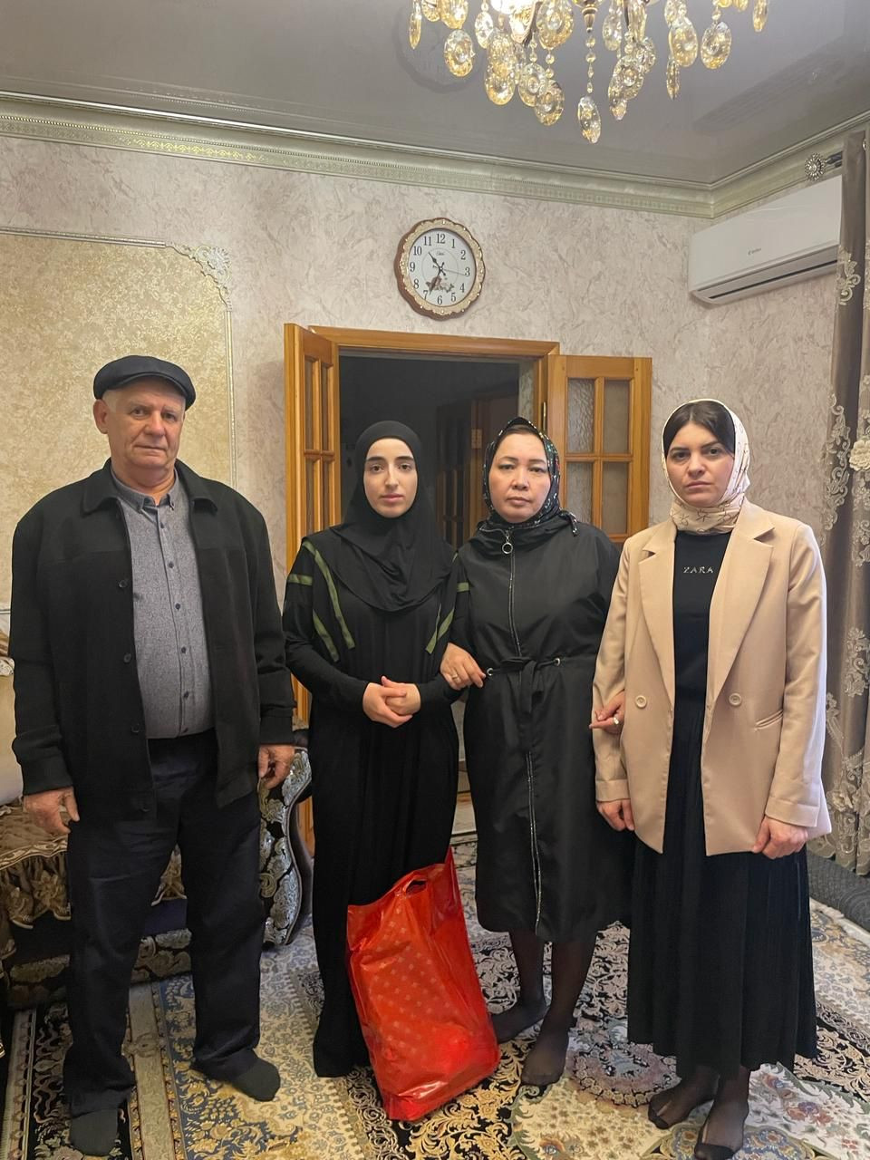 В преддверии праздника Ураза-Байрам поздравление на дому