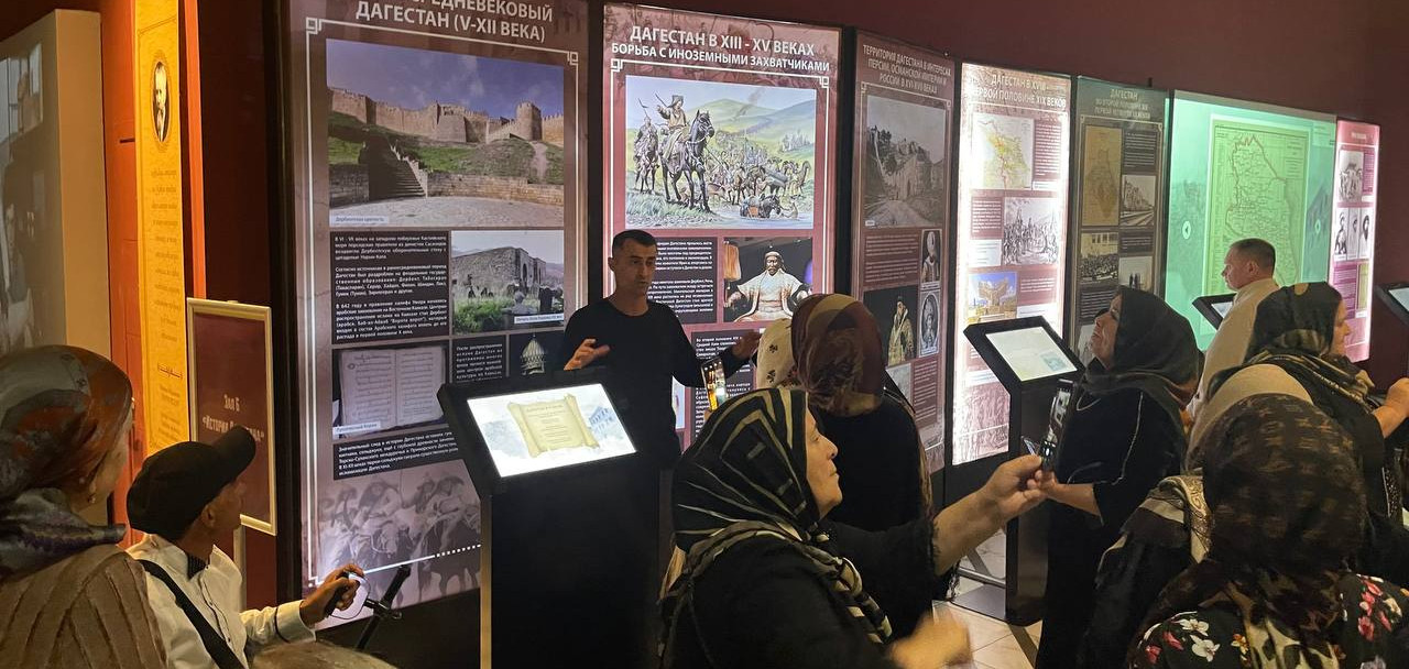 В рамках празднования наступающего Дня единства народов Дагестана, для подопечных Комплексного центра в Каякентском районе организовали экскурсию в Махачкалу