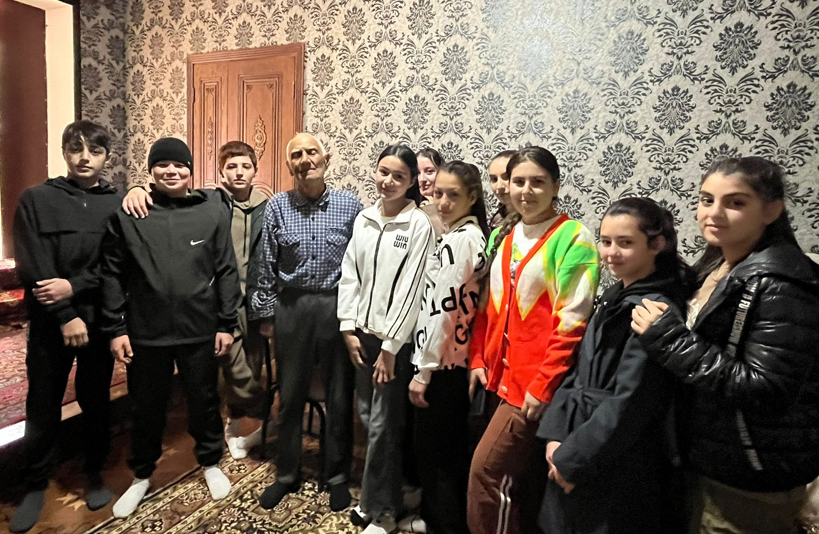 Акция "Кто если не я?" Волонтерского отряда "Милосердие"