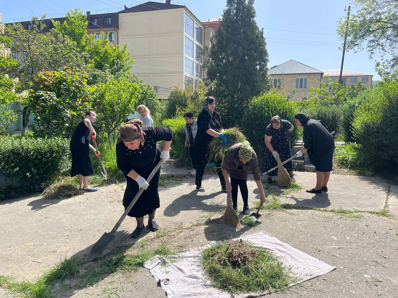 Проведение субботника весной особенно важно.