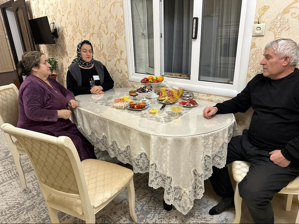 Психолог Комплексного центра Сергокалинского района, Муршидат Шихшабекова, оказывает психологическую помощь и поддержку родителям мобилизованного Абидова М.