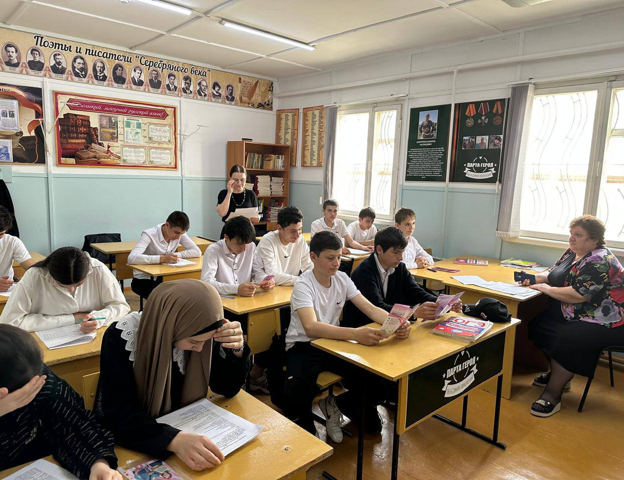 АНКЕТИРОВАНИЕ СРЕДИ  ВЫПУСКНИКОВ!