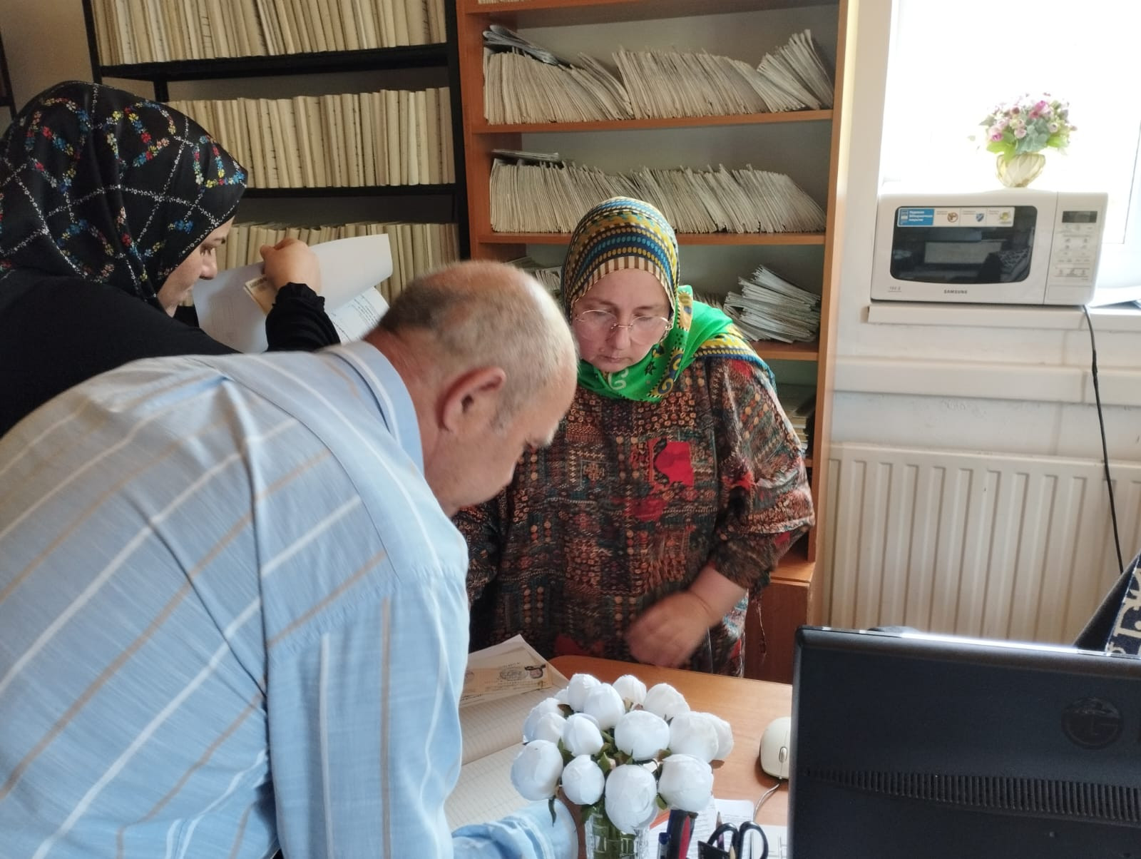 Вручение удостоверения "Ветеран труда"