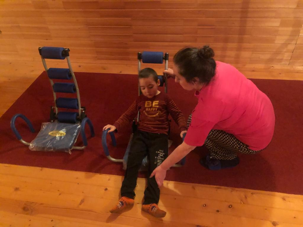 Будни инструктора ЛФК, Лечебной Физкультуры и Коррекционной Гимнастики, Ибрагимовой Хадижат, проходят в динамичном режиме и включают в себя разнообразные задачи и активности.