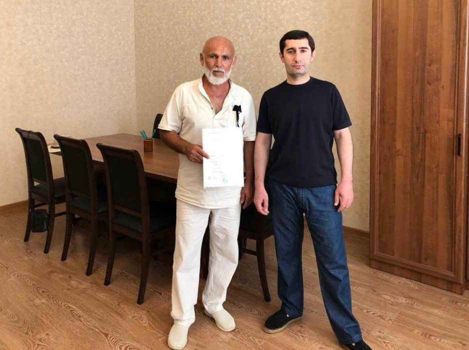 Вручение свидетельства о предоставлении безвозмездной субсидии на приобретение жилья