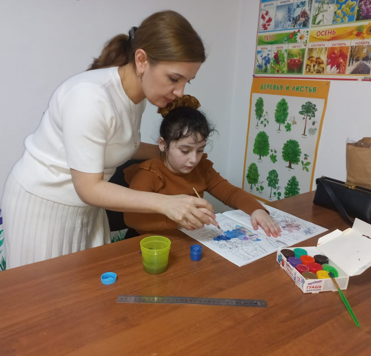 Раскраски очень полезны для раннего развития детей, ведь они помогают: