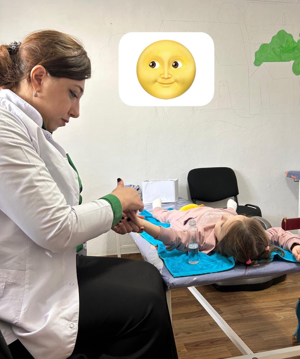 С помощью пальчикового массажа, игр и упражнений, проводимых дома, можно: