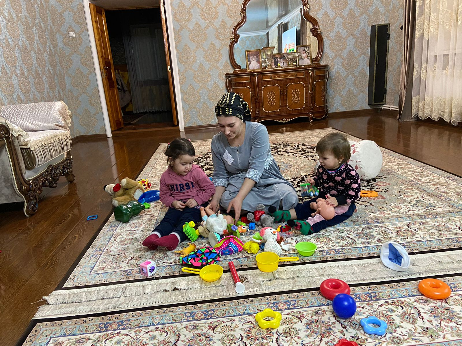 Рабочий день медсестры с функцией сиделки, Аминат Исаевой, включает многообразные задачи и обязанности.