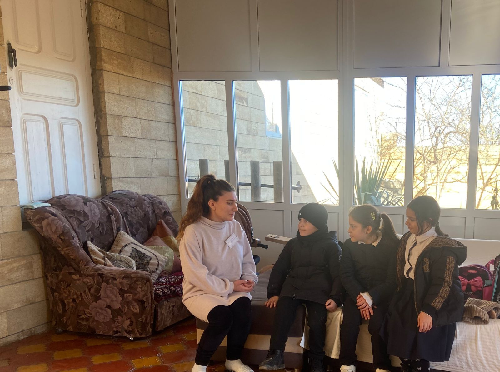 Рабочие будни медсестры с функцией сиделки отделения семьи, Аминат Исаевой, заполняются различными задачами и обязанностями