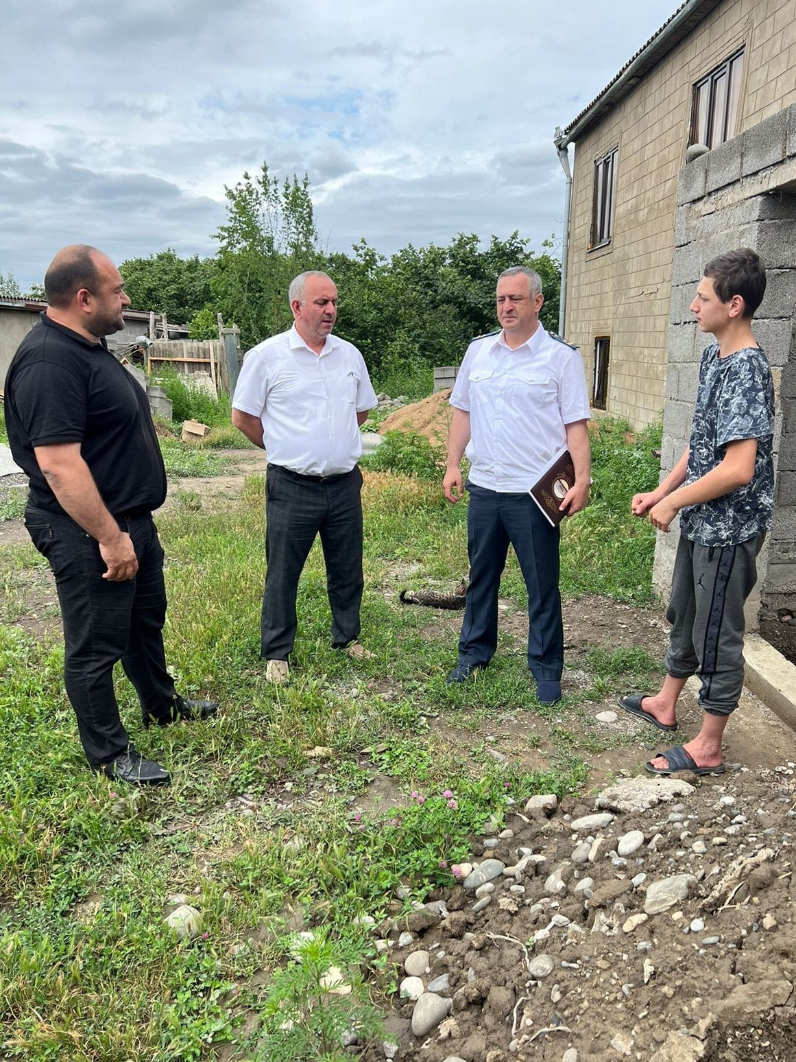 Прием пенсионеров и многодетных родителей с выездом по месту жительства.