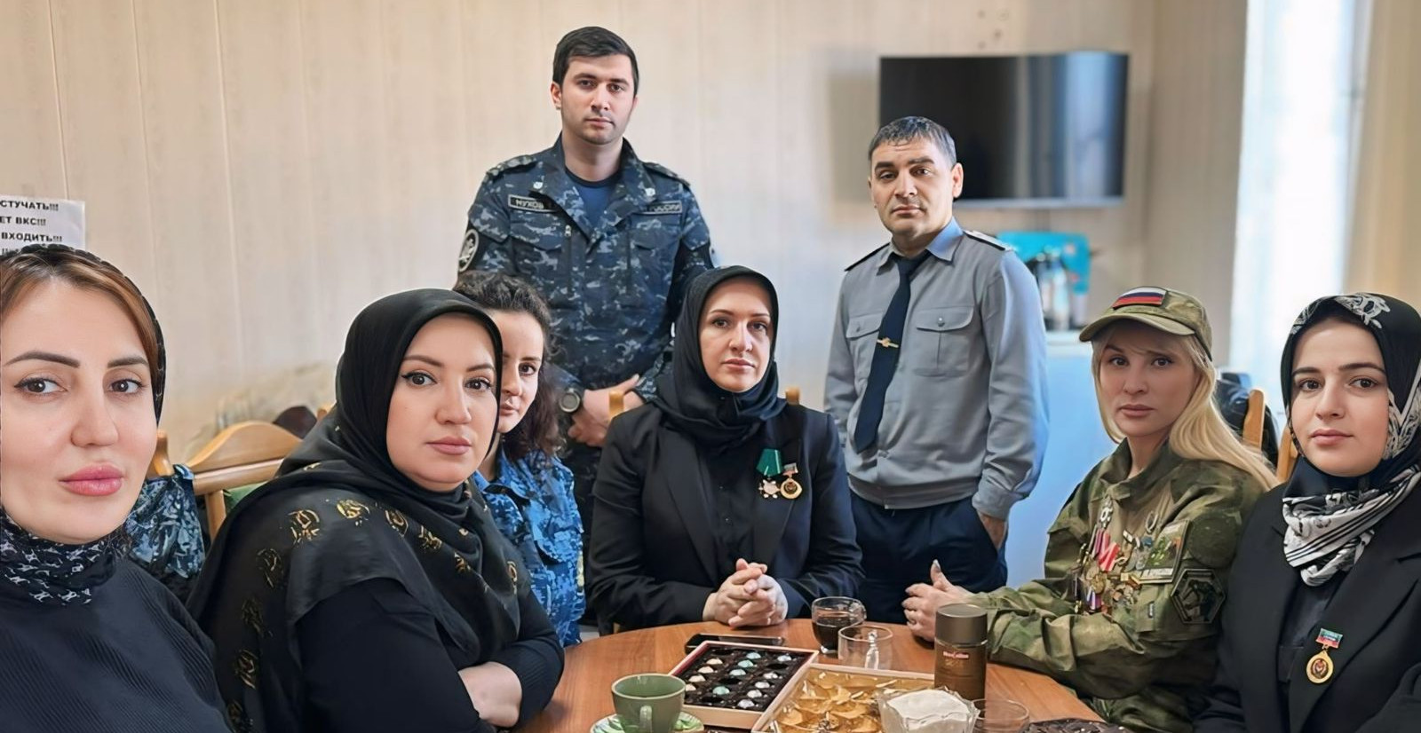 Мехрибан Муслимова, помощник министра труда Дагестана и учредитель сообщества «Сила матерей», встретилась с представителями исправительной трудовой колонии