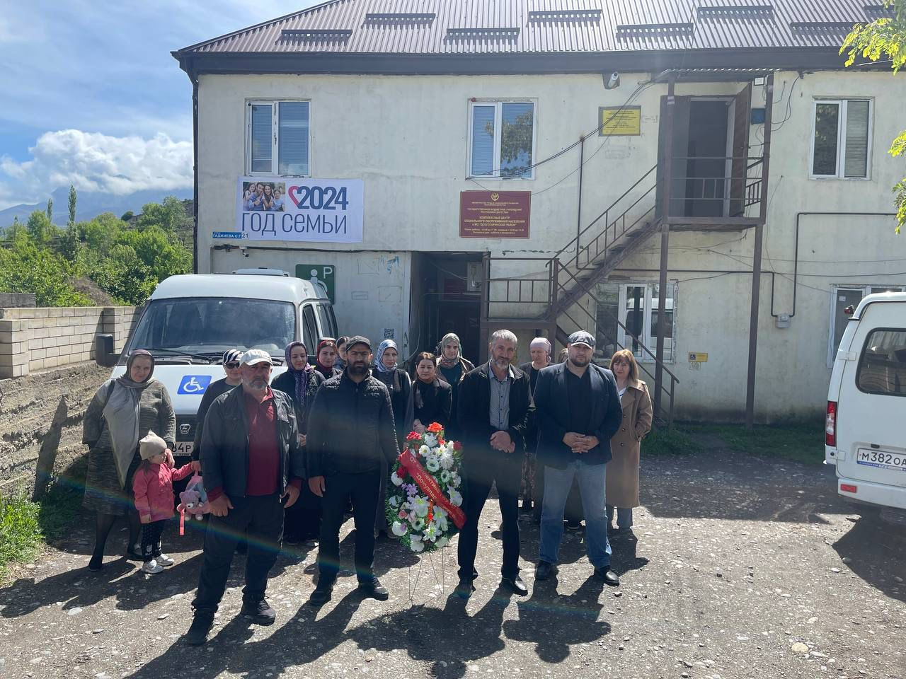 Коллектив ГБУ РД КЦСОН в МО «Докузпаринского  района »приняли участие в праздновании 79-й годовщины Победы в Великой Отечественной войне