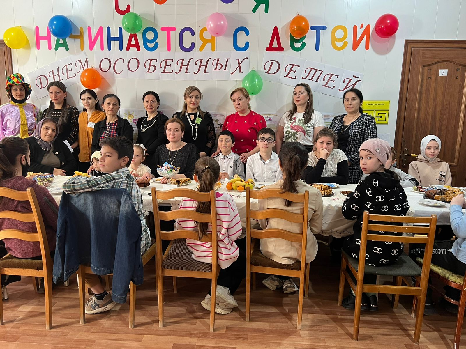 Специалисты отдела семьи, в сотрудничестве с заведующей отделением семьи, Мусаевой Салимат организовали замечательное мероприятие, приуроченное ко Дню инвалида.