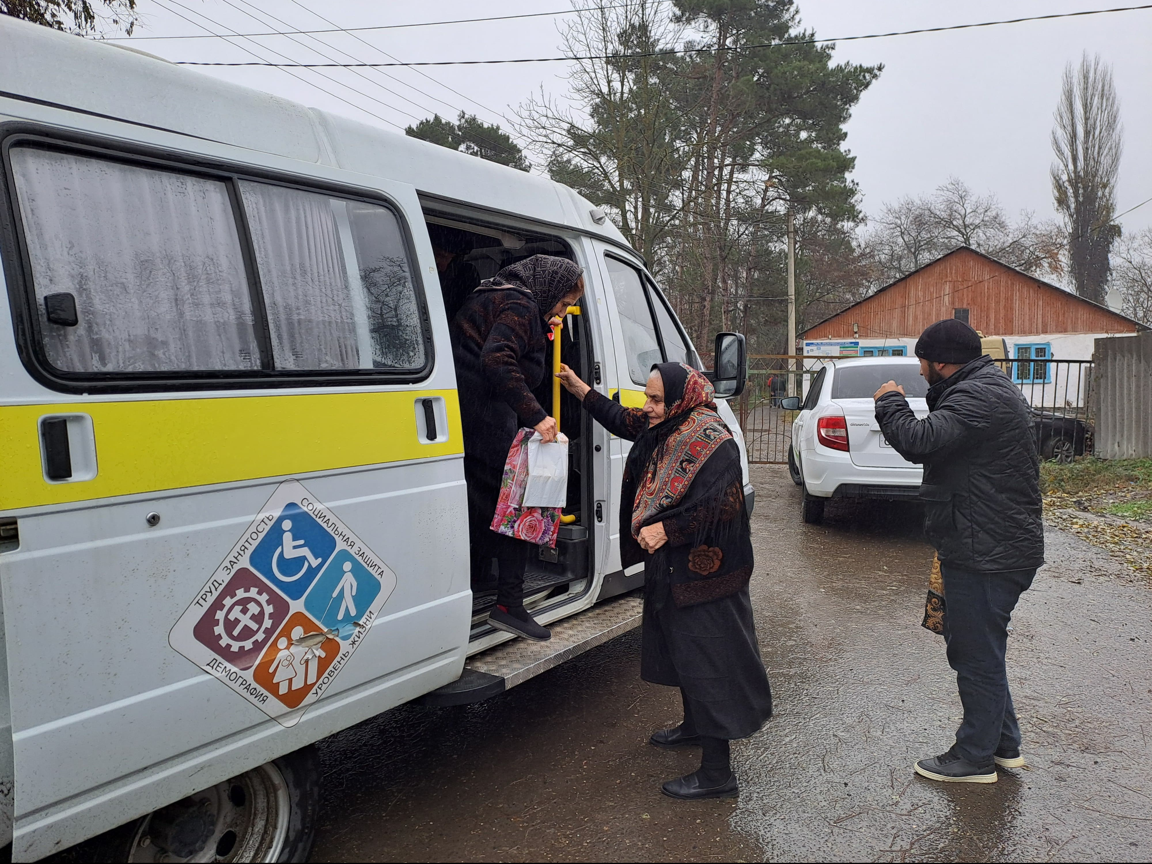 За 2024 год Центром социального обслуживания Минтруда РД в Магарамкентском районе в рамках проекта «Старшее поколение» обслужено более 300 пожилых граждан