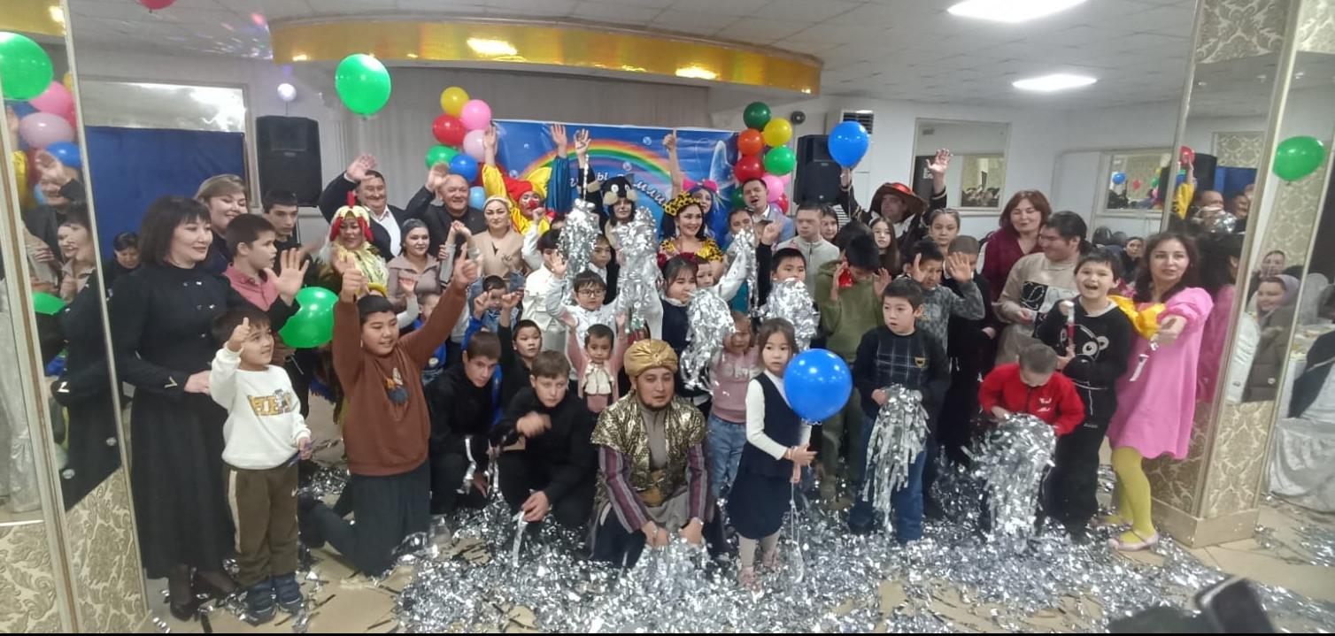 В Ногайском районе коллектив социального учреждения Минтруда РД устроил праздник для 100 детей с ОВЗ