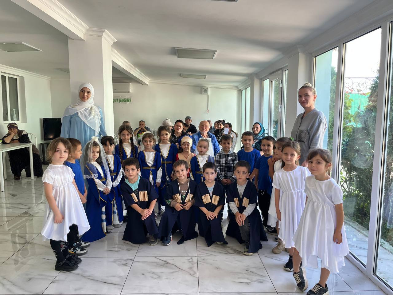 В честь праздника «Дня пожилого человека»сотрудники и воспитанники Детского сада 6 «Орленок», посетили с поздравлениями Комплексный центр