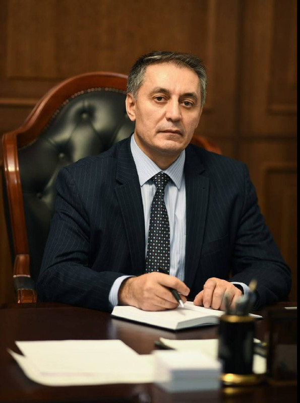 Абдурахман Махмудов поздравил с Днем Конституции Республики Дагестан