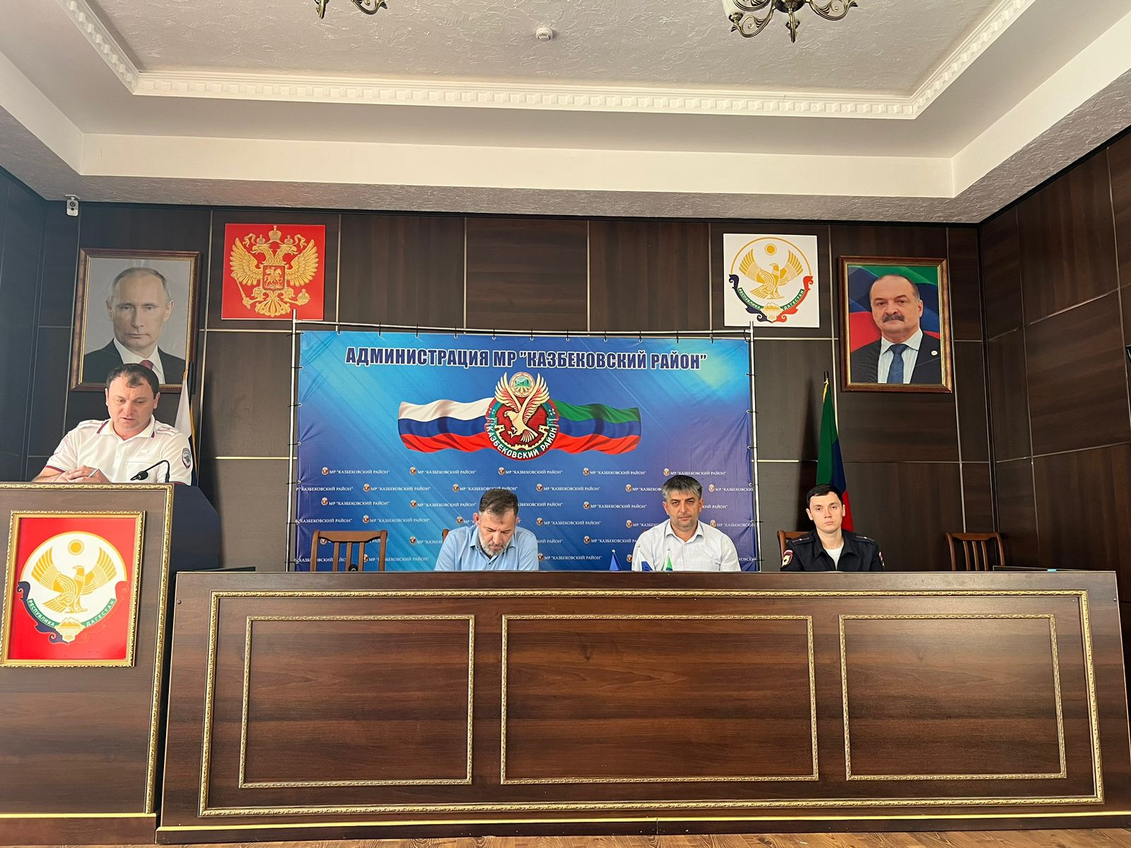 Совещание комиссии по делам несовершеннолетних и защите их прав