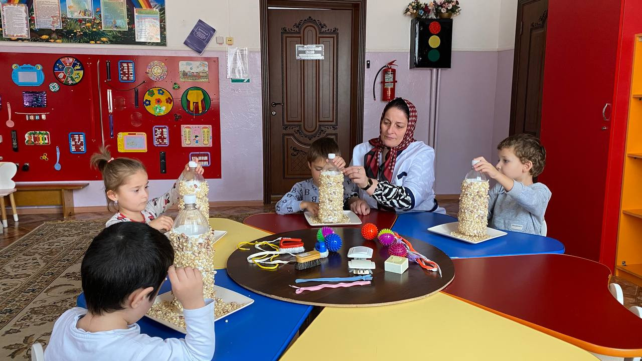 Проведение занятия для детей с ОВЗ по развитию сенсорных представлений и мелкой моторики рук