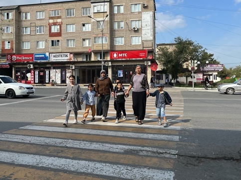 Занятия по правилам дорожного движения на тему "Наш друг - Светофор".