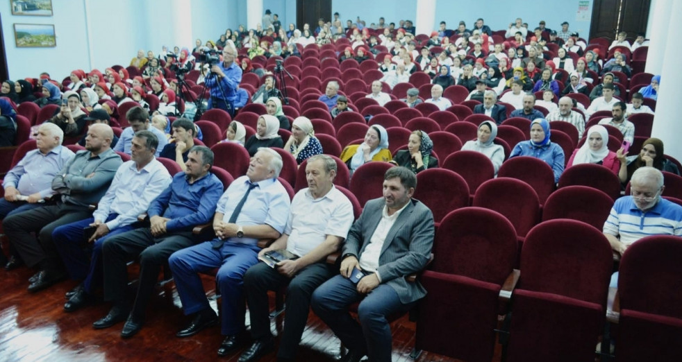 В Гумбетовском районе отметили 100-летие Расула Гамзатова