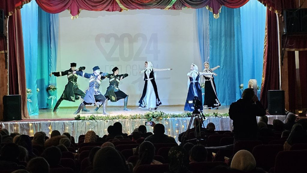 В Ботлихе торжественно открыли «Год семьи». Сегодня в Ботлихском районе дан