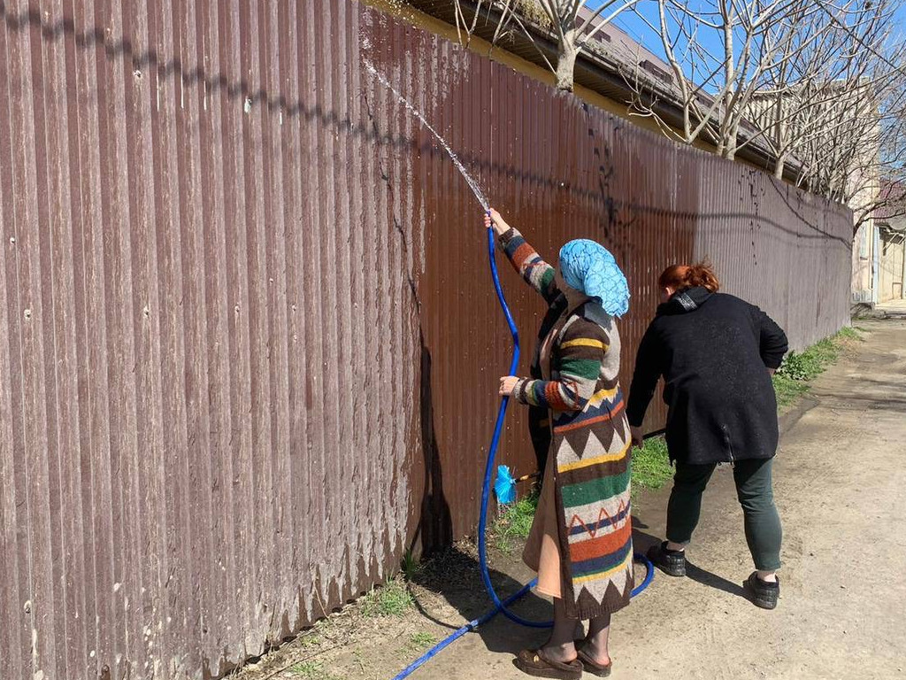 Сотрудники Центра привели в порядок территории прилегающие к отделениям.