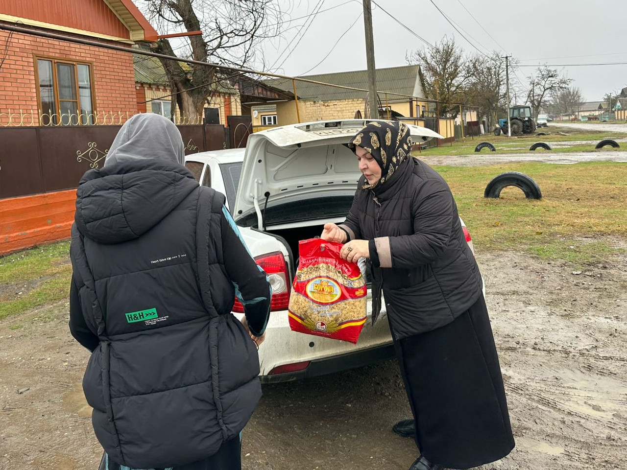 В Международный день инвалидов специалисты  Центра посетили семьи, в которых живут дети - инвалиды с тяжелой формой ДЦП.