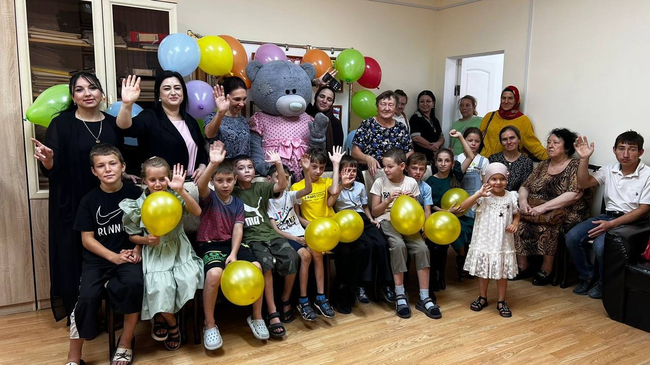 ГБУ РД КЦСОН в МО «город Кизляр» в предверии нового учебного года, провели Всероссийскую благотворительную акцию «Собери ребенка в школу».