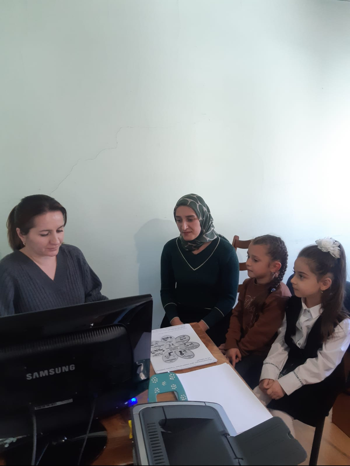 Один из самых теплых и нежных праздников – День матери. День, когда все дети и взрослые в очередной раз могут признаться своим мамам в любви, поблагодарить за заботу