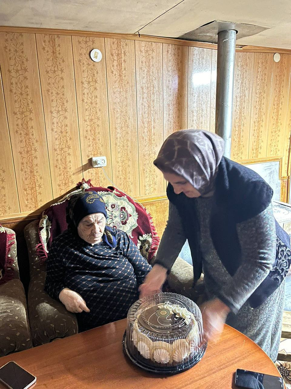 В преддверии праздника Дня матери, сотрудники ГБУ РД КЦСОН в МО «Докузпаринский район « провели поздравительную акцию «От всей души».?